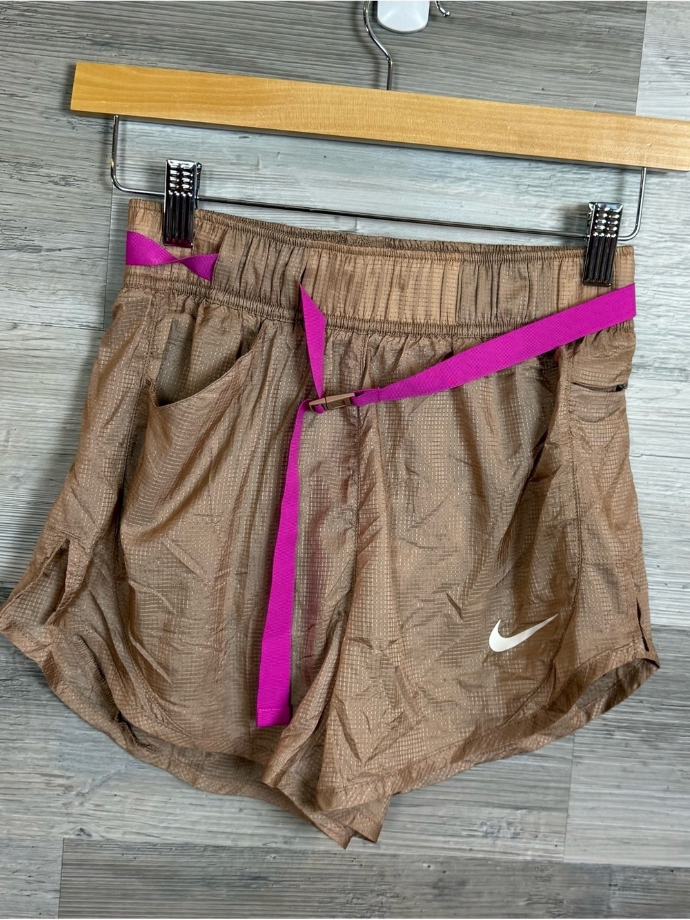 Nike Icon Clash Woven Running Shorts with Belt Desert Dust/Pink XS